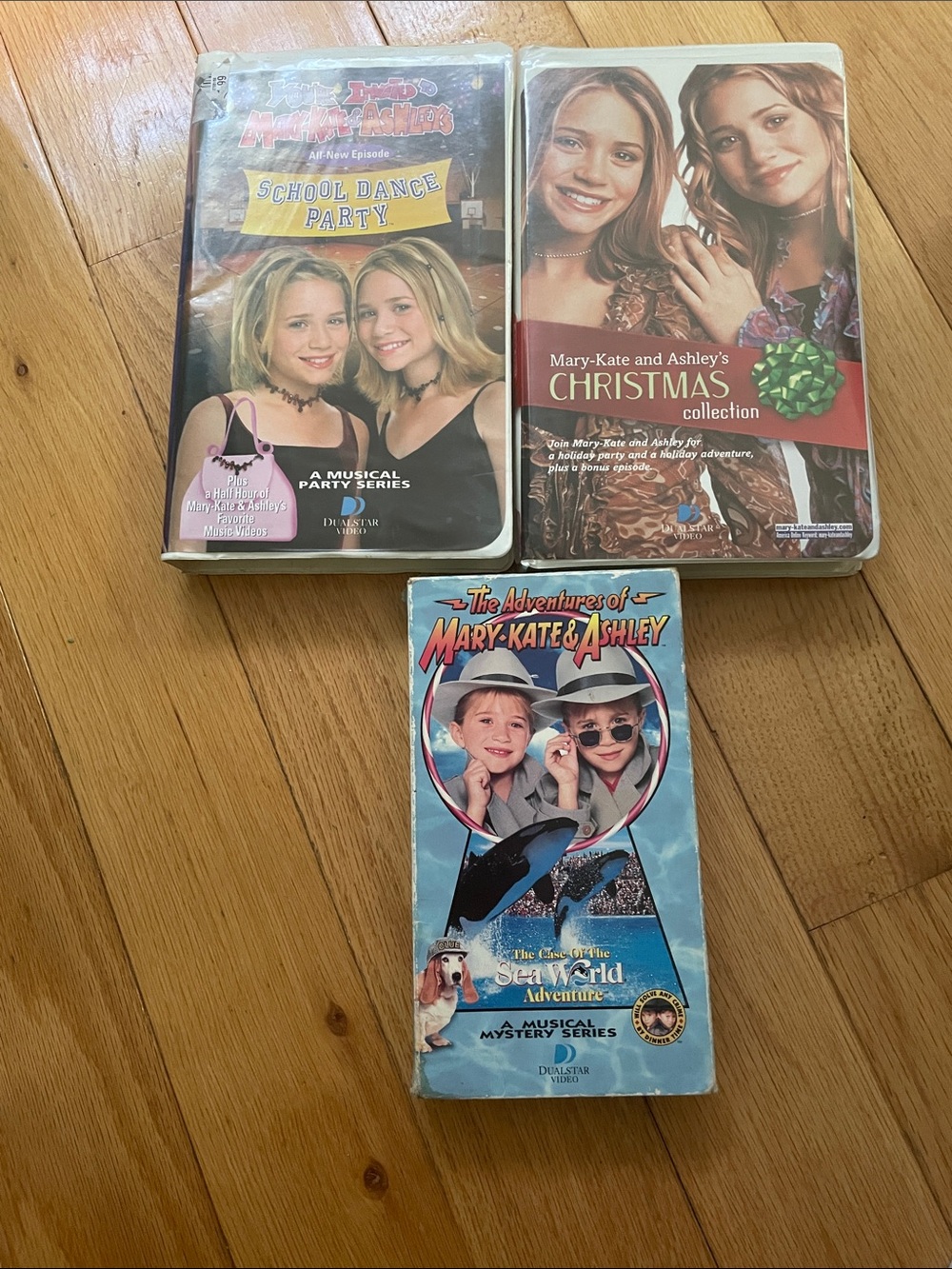 Mary-Kate & Ashley VHS Bundle - School Dance, Christmas & Sea World